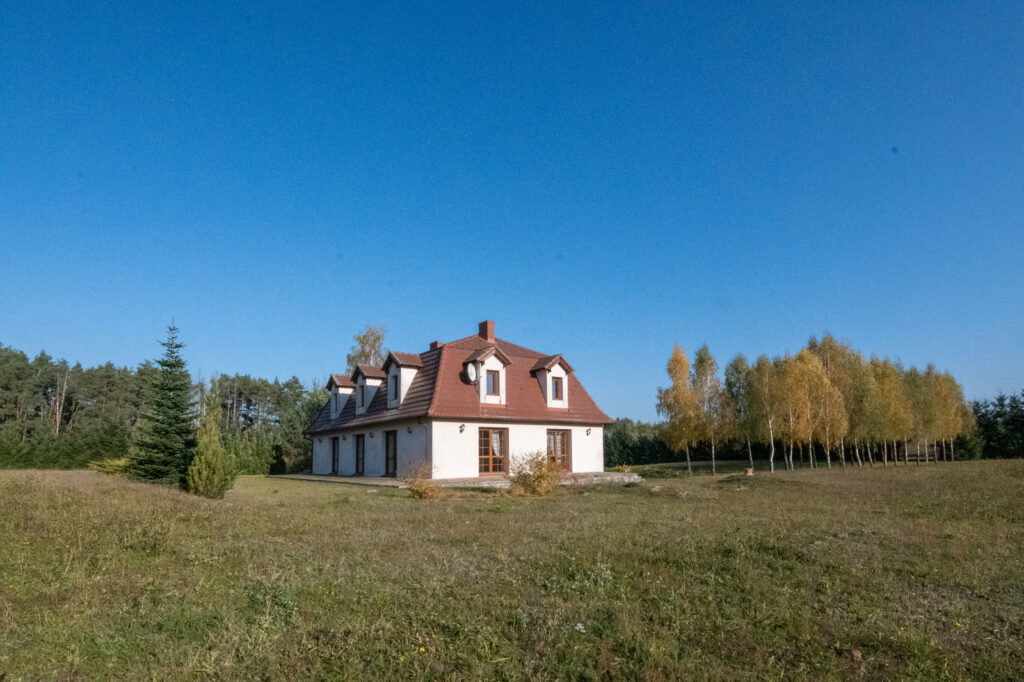 Dworek z dużą działką blisko lasu i jeziora - zdjęcie 10