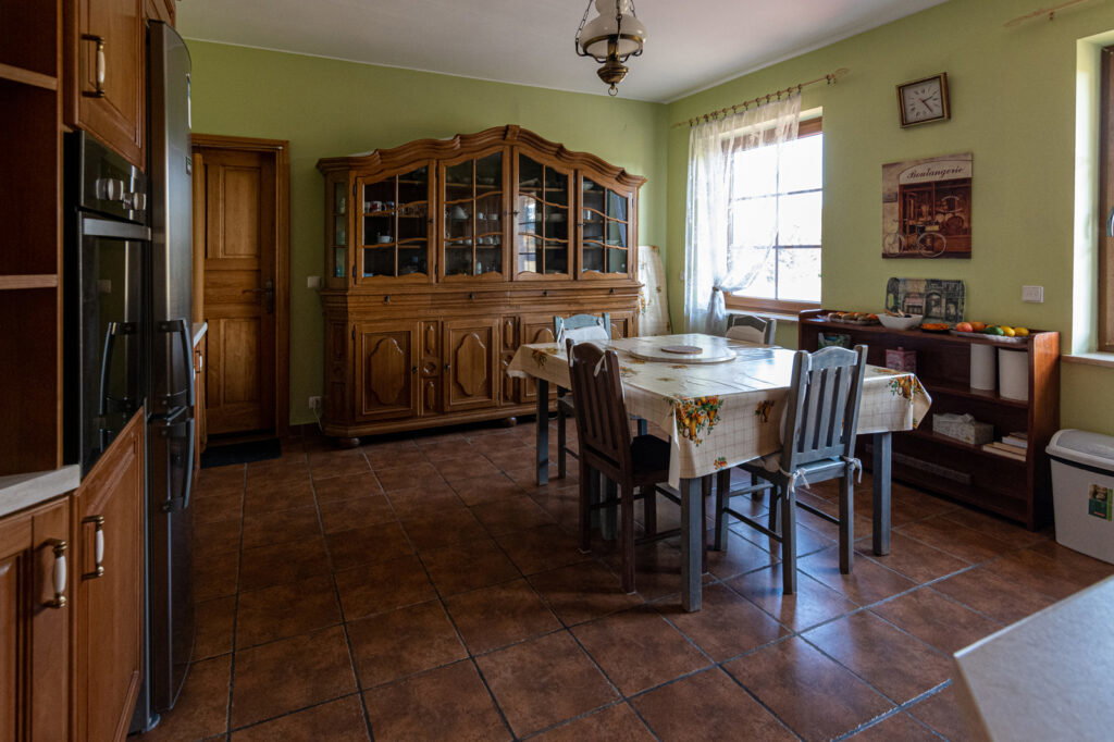 Dworek z dużą działką blisko lasu i jeziora - zdjęcie 12