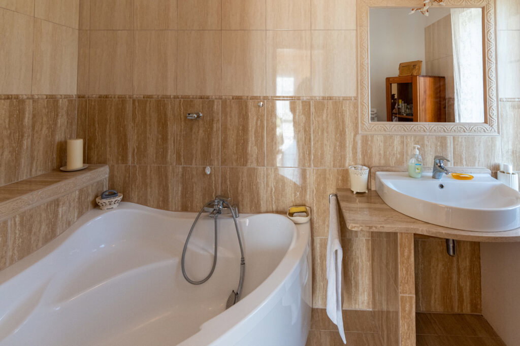 Dworek z dużą działką blisko lasu i jeziora - zdjęcie 14