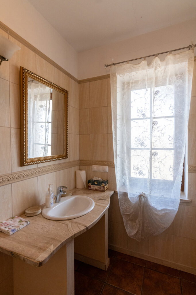 Dworek z dużą działką blisko lasu i jeziora - zdjęcie 15