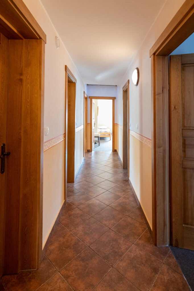 Dworek z dużą działką blisko lasu i jeziora - zdjęcie 17