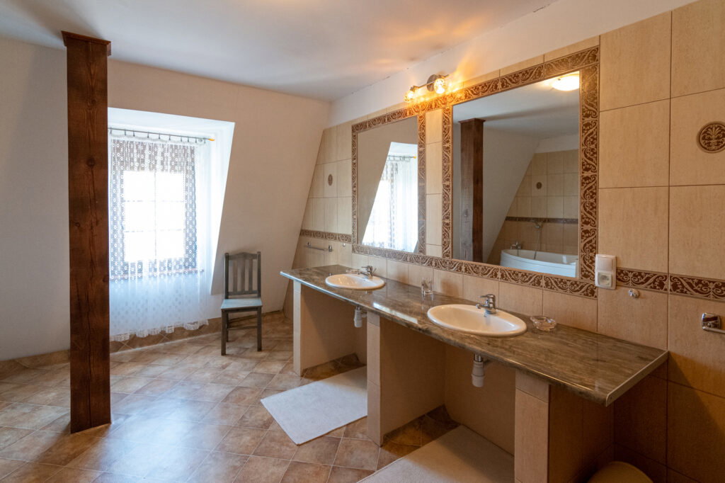 Dworek z dużą działką blisko lasu i jeziora - zdjęcie 19