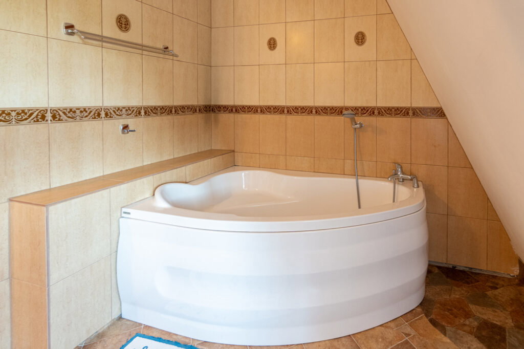 Dworek z dużą działką blisko lasu i jeziora - zdjęcie 22