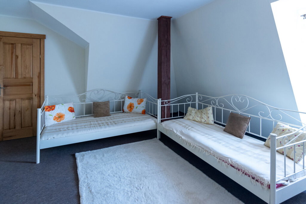 Dworek z dużą działką blisko lasu i jeziora - zdjęcie 23