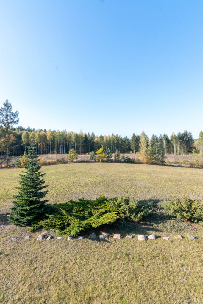 Dworek z dużą działką blisko lasu i jeziora - zdjęcie 25