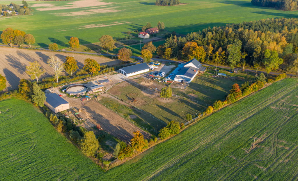 Wyjątkowa nieruchomość, stajnia 1,5763 ha - Bartki - zdjęcie 1