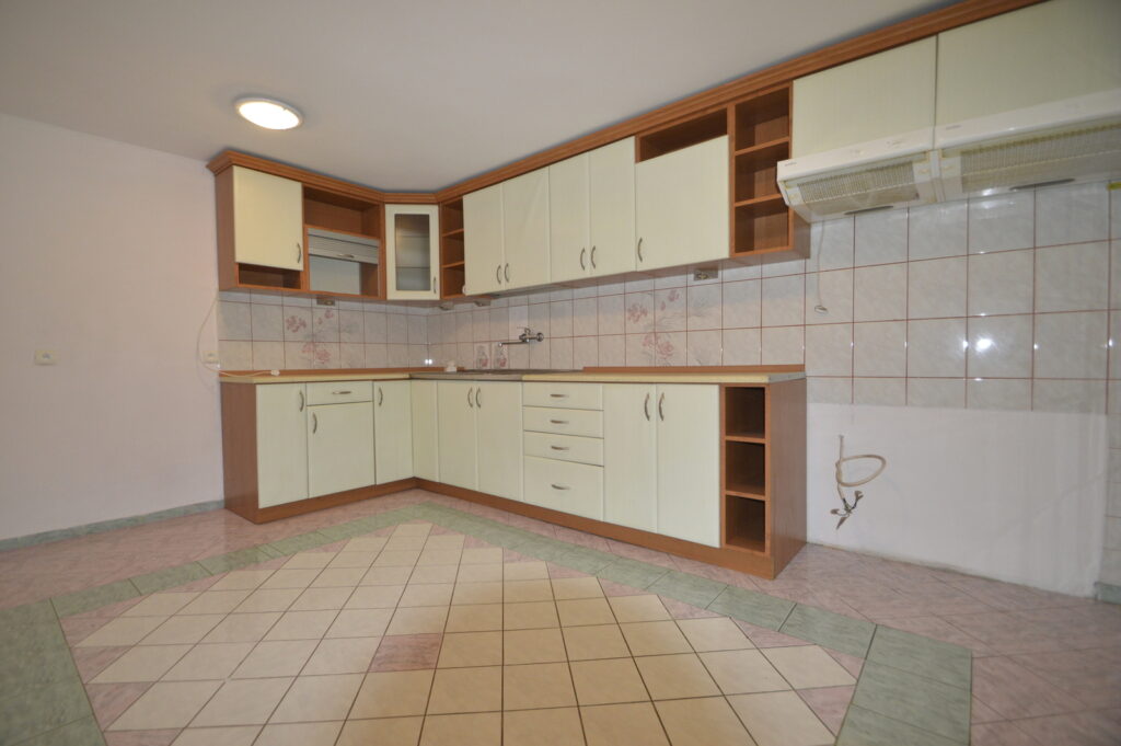 Duży dom 300 m2/3 mieszkania/pod najem/ogród/garaż - zdjęcie 14