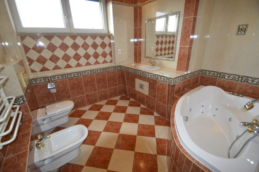 Duży dom 300 m2/3 mieszkania/pod najem/ogród/garaż - zdjęcie 15