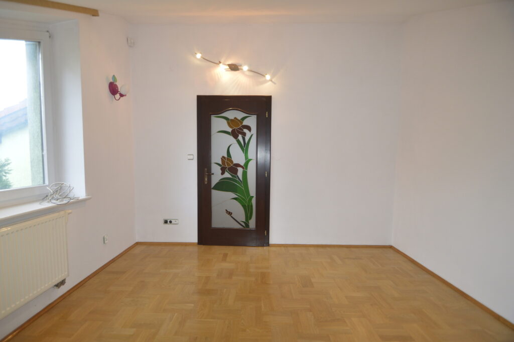 Duży dom 300 m2/3 mieszkania/pod najem/ogród/garaż - zdjęcie 18