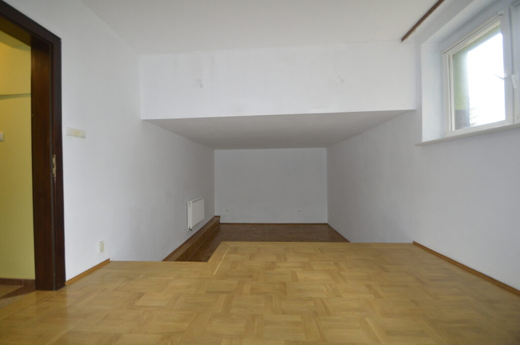 Duży dom 300 m2/3 mieszkania/pod najem/ogród/garaż - zdjęcie 20
