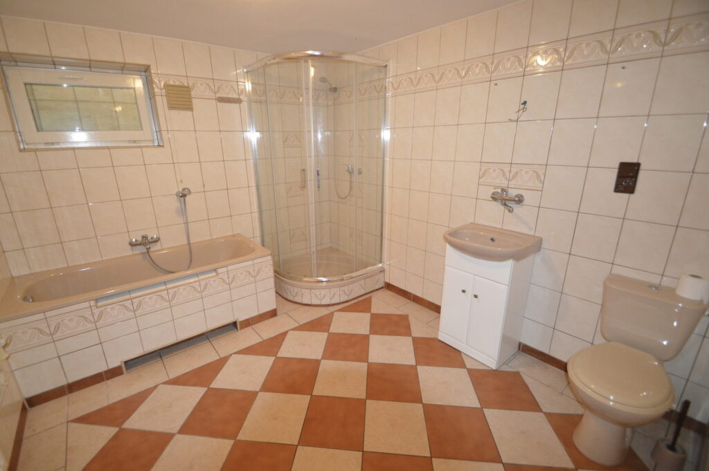 Duży dom 300 m2/3 mieszkania/pod najem/ogród/garaż - zdjęcie 21