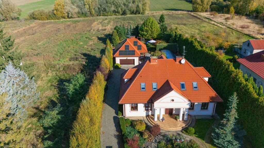 Komfortowa rezydencja z basenem pod Koninem - zdjęcie 14