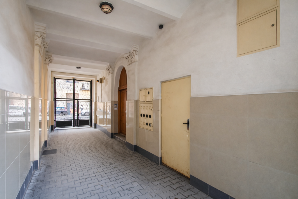 Mieszkanie z potencjałem w centrum Łodzi - zdjęcie 2