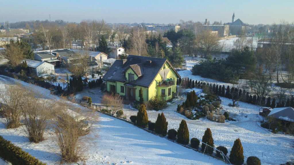 Wygodny dom w centrum - zdjęcie 13