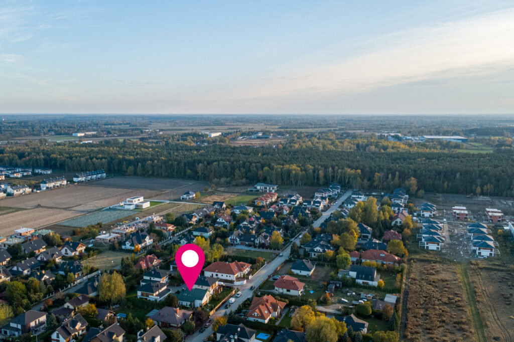 Piękny dom jednorodzinny z kominkiem - zdjęcie 24