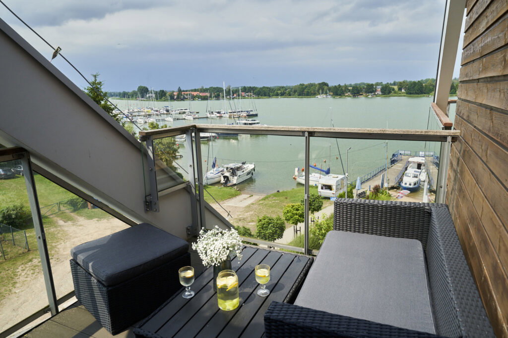 Apartament w Rydzewie z własną mariną - zdjęcie 9