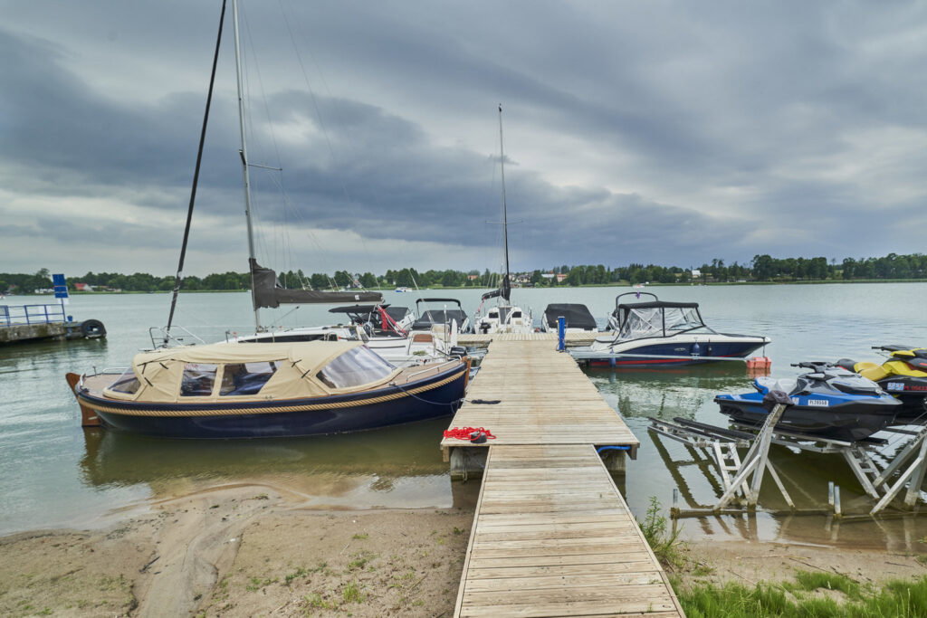 Apartament w Rydzewie z własną mariną - zdjęcie 17