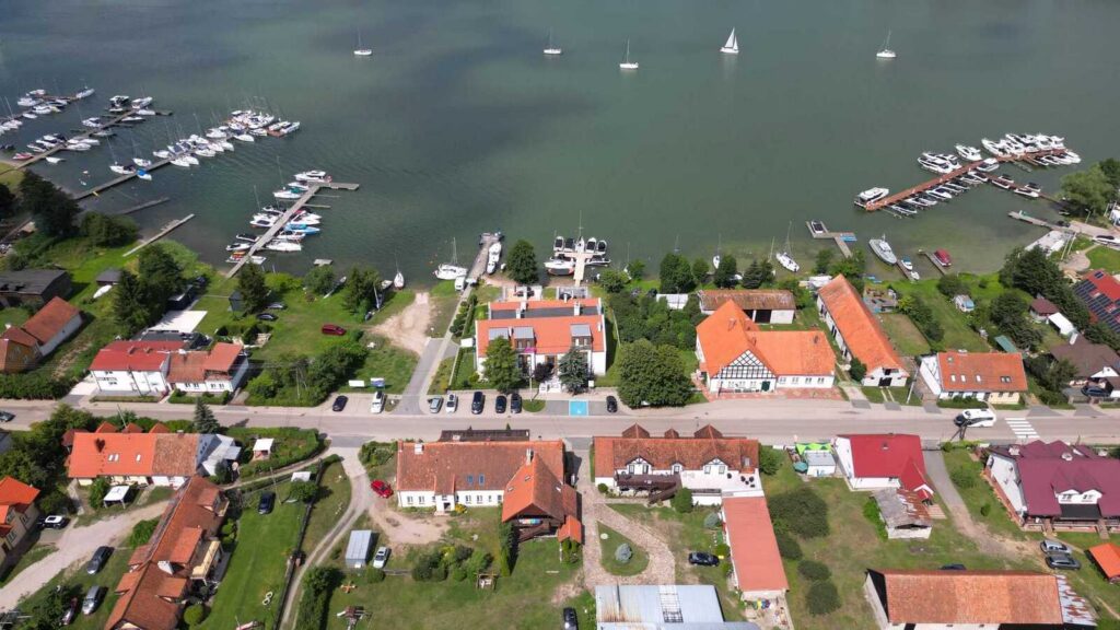 Apartament w Rydzewie z własną mariną - zdjęcie 24