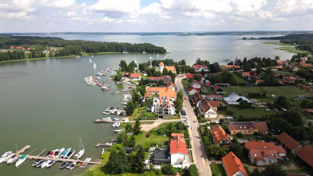 Apartament w Rydzewie z własną mariną - zdjęcie 26