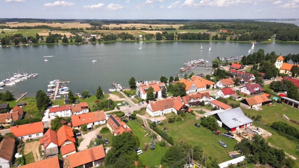 Apartament w Rydzewie z własną mariną - zdjęcie 32