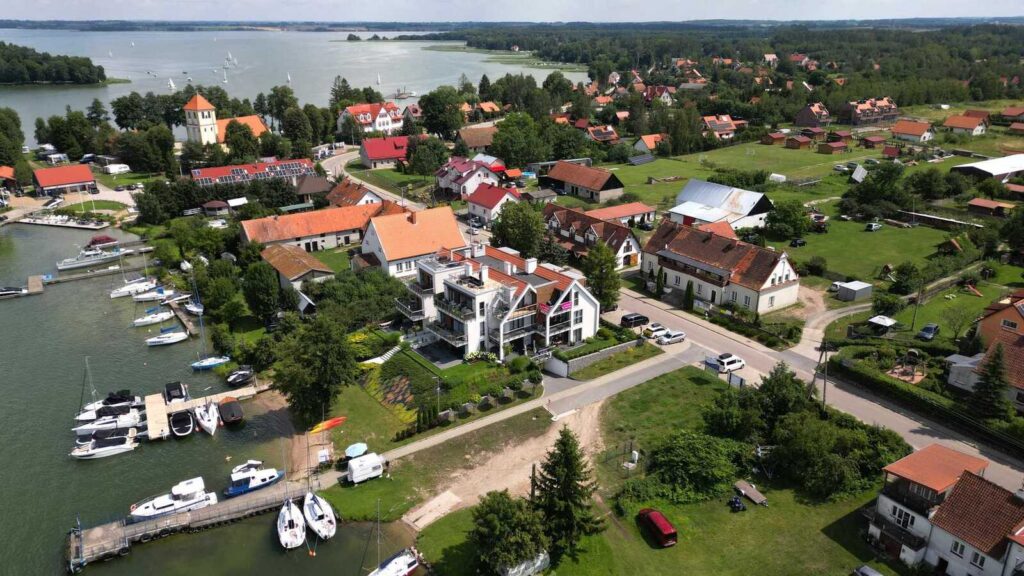 Apartament w Rydzewie z własną mariną - zdjęcie 34