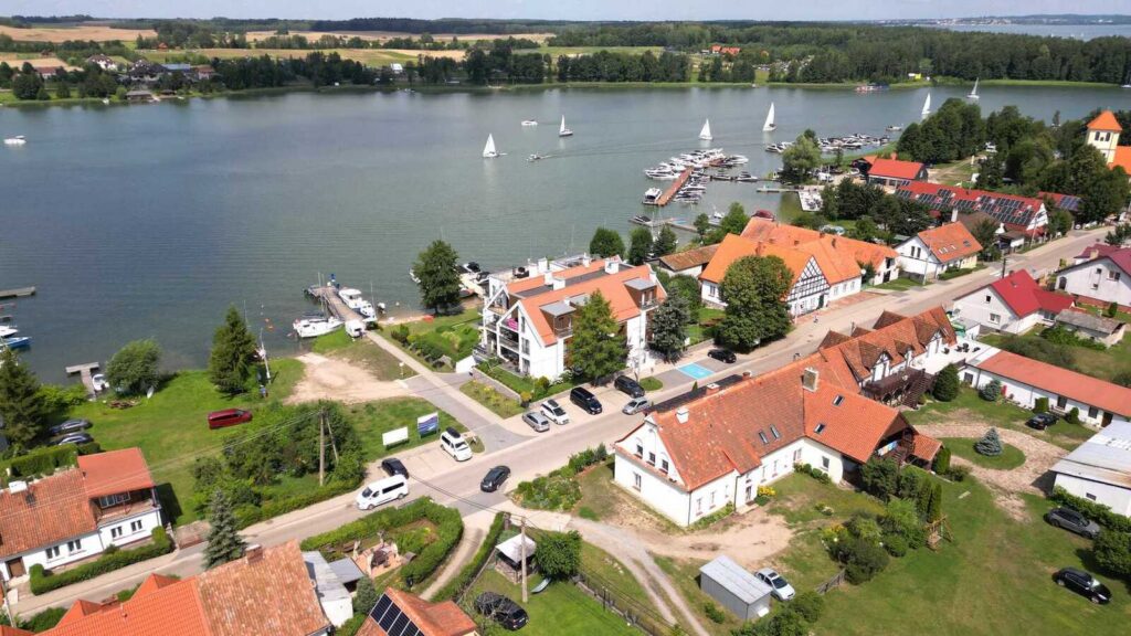 Apartament w Rydzewie z własną mariną - zdjęcie 35