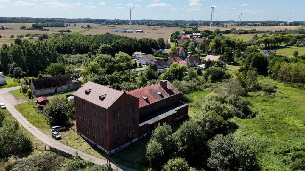 Duża hala 2500m2 wraz z gruntem - zdjęcie 3