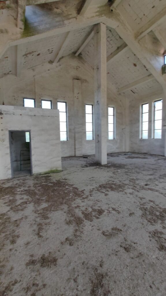 Duża hala 2500m2 wraz z gruntem - zdjęcie 7