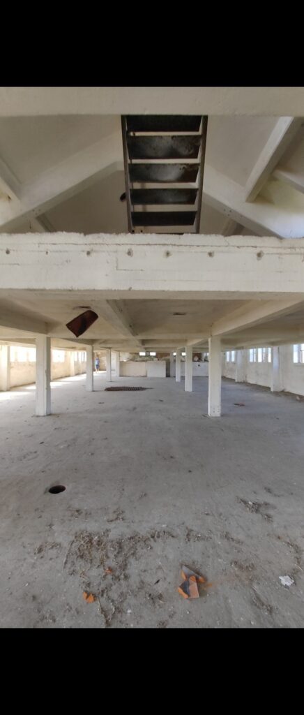 Duża hala 2500m2 wraz z gruntem - zdjęcie 9