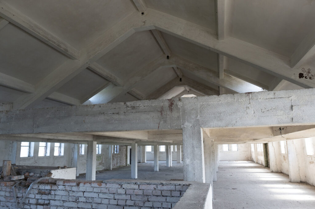 Duża hala 2500m2 wraz z gruntem - zdjęcie 14