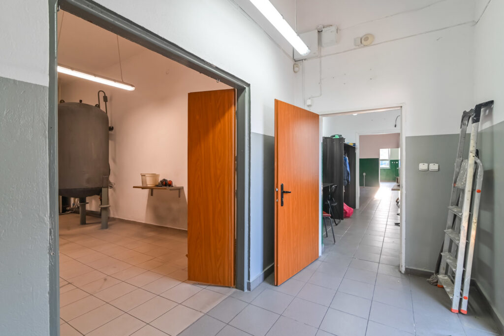 Hala 200 m2 z biurem - Pruszcz Gdański - zdjęcie 15
