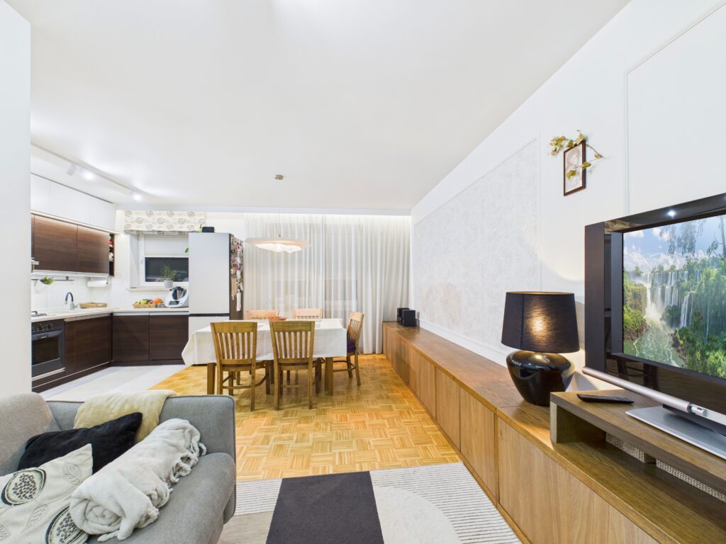 * dwa balkony * cegła * zamknięte osiedle * - zdjęcie 2