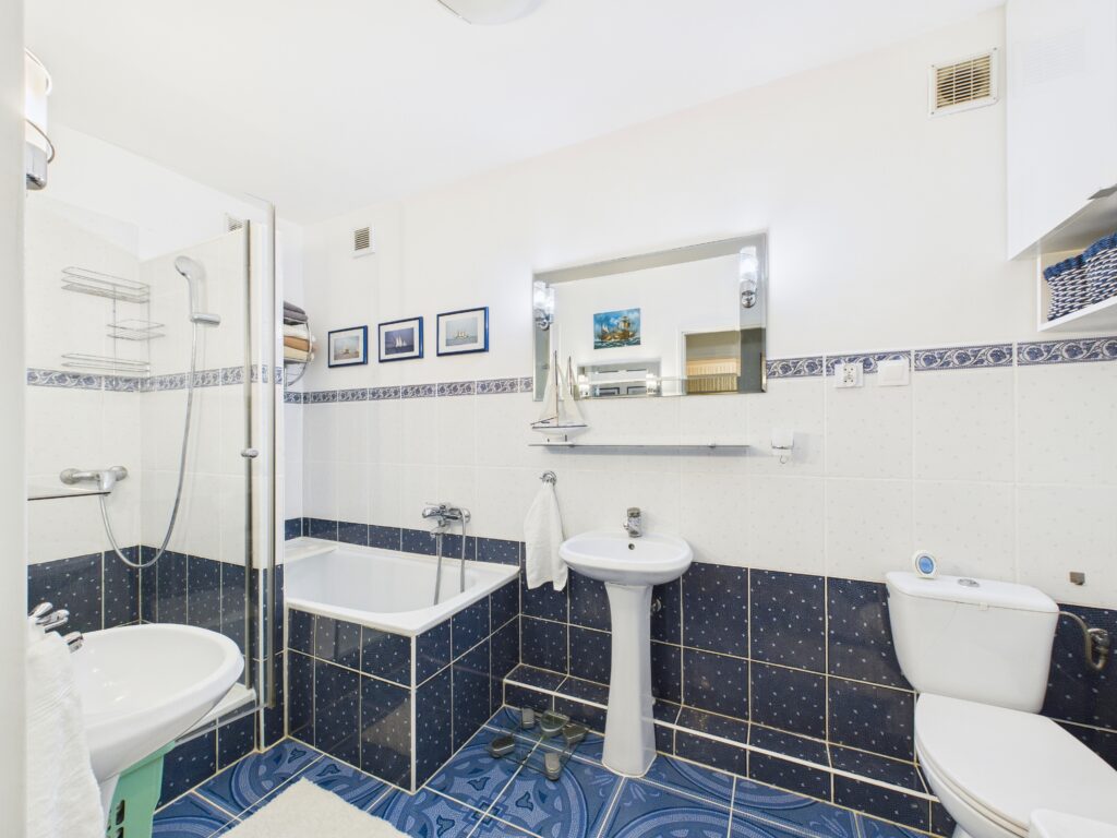 * dwa balkony * cegła * zamknięte osiedle * - zdjęcie 12