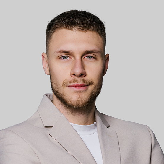 Cezary Pelak - Agent Nieruchomości - Freedom