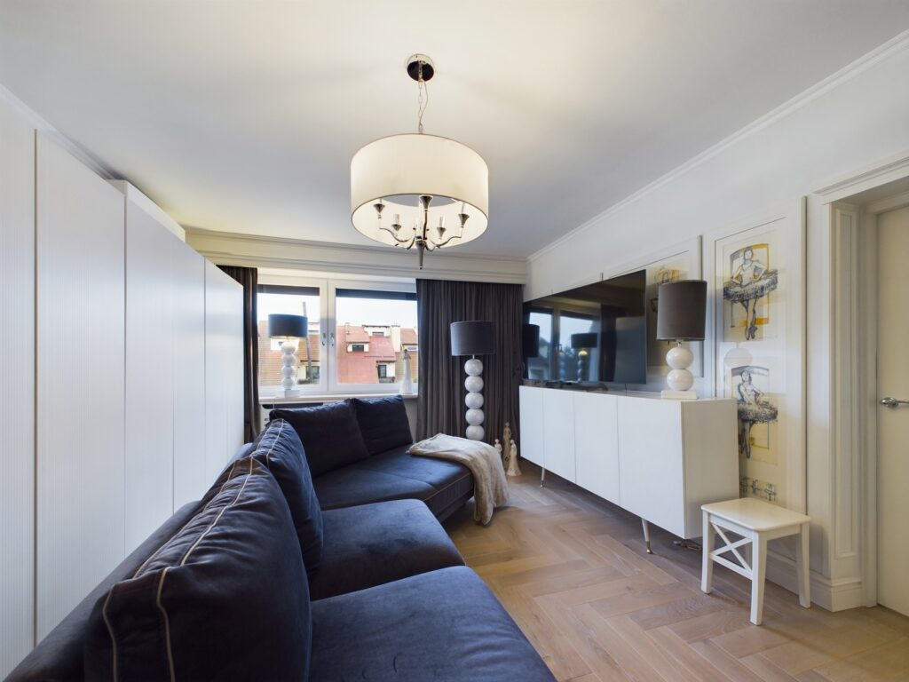 Dom z pełnym wyposażeniem, tarasem i ogródkiem. - zdjęcie 24