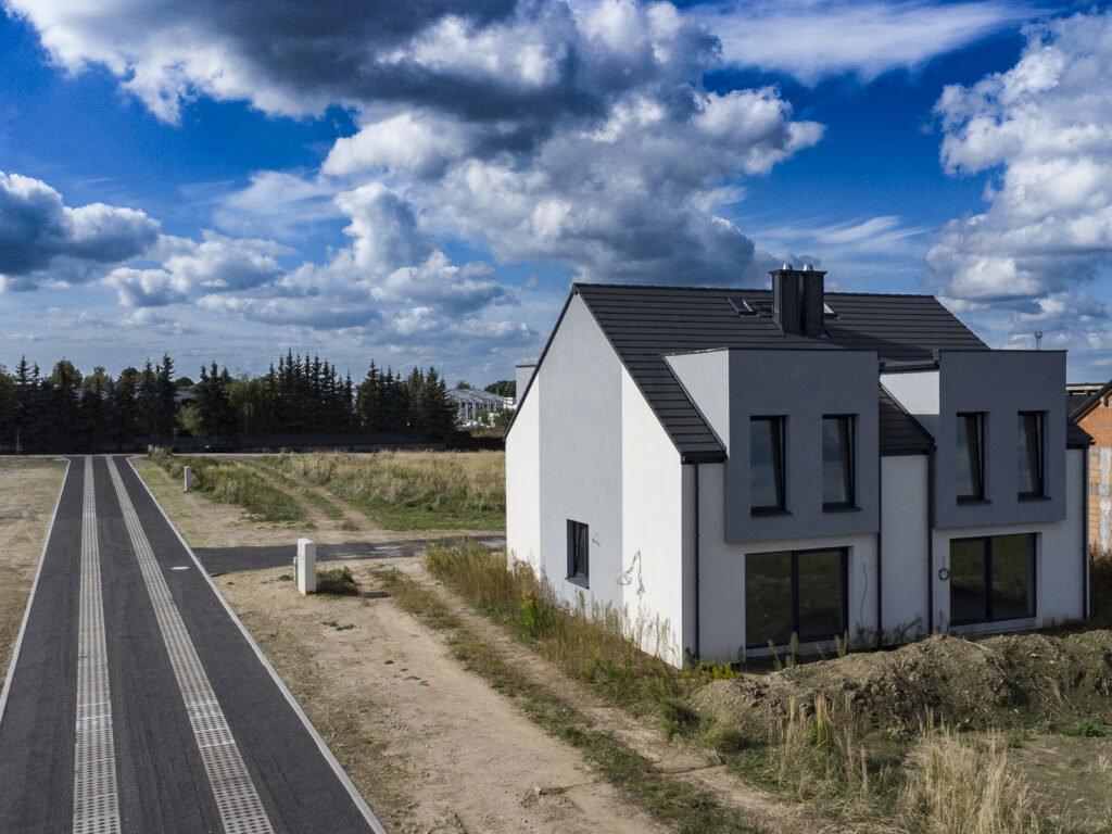 Nowe domy w spokojnej okolicy - dobra cena! - zdjęcie 1