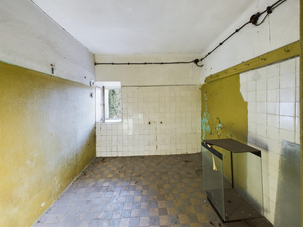 Do wynajęcia kompleks obiektów z placem - zdjęcie 14