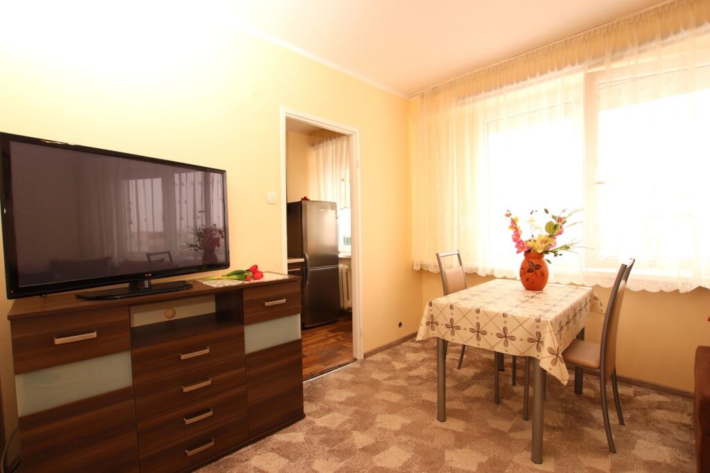 Przytulne 2 pokoje w centrum Koła – 33 m² - zdjęcie 2