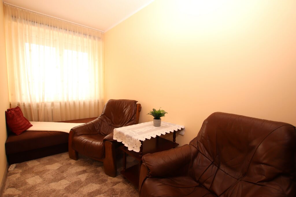 Przytulne 2 pokoje w centrum Koła – 33 m² - zdjęcie 3