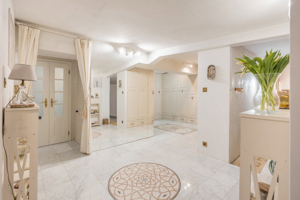 Klimatyczne mieszkanie 94 m², Łazienki Królewskie - zdjęcie 1
