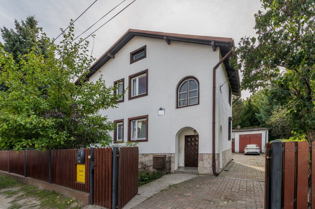 Dom z garażem na 4 auta- Wołomin, blisko Galerii - zdjęcie 2