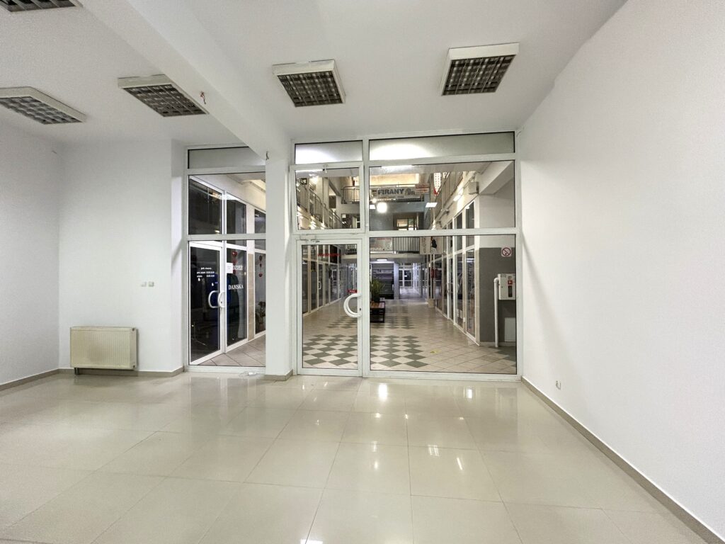 Lokal na parterze w centrum Ełku - zdjęcie 1