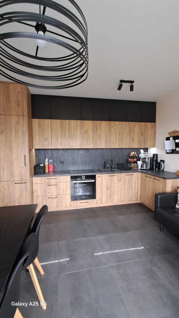 Mieszkanie 3 pokojowe plus poddasze 55m2 - zdjęcie 1