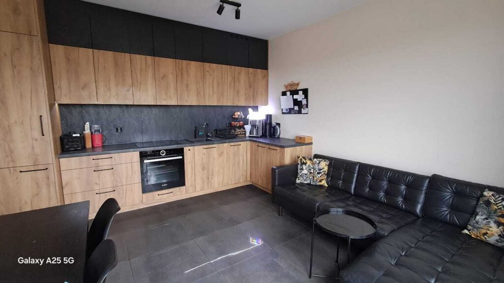 Mieszkanie 3 pokojowe plus poddasze 55m2 - zdjęcie 2