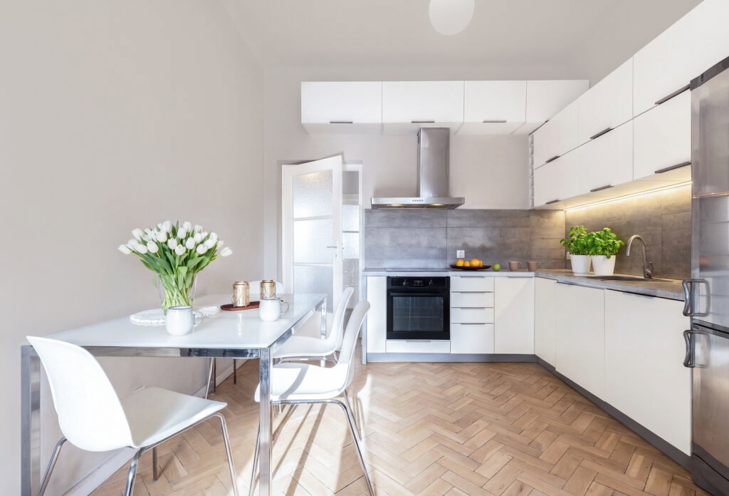 Mieszkanie w kamienicy w sercu Starego Mokotowa - zdjęcie 4