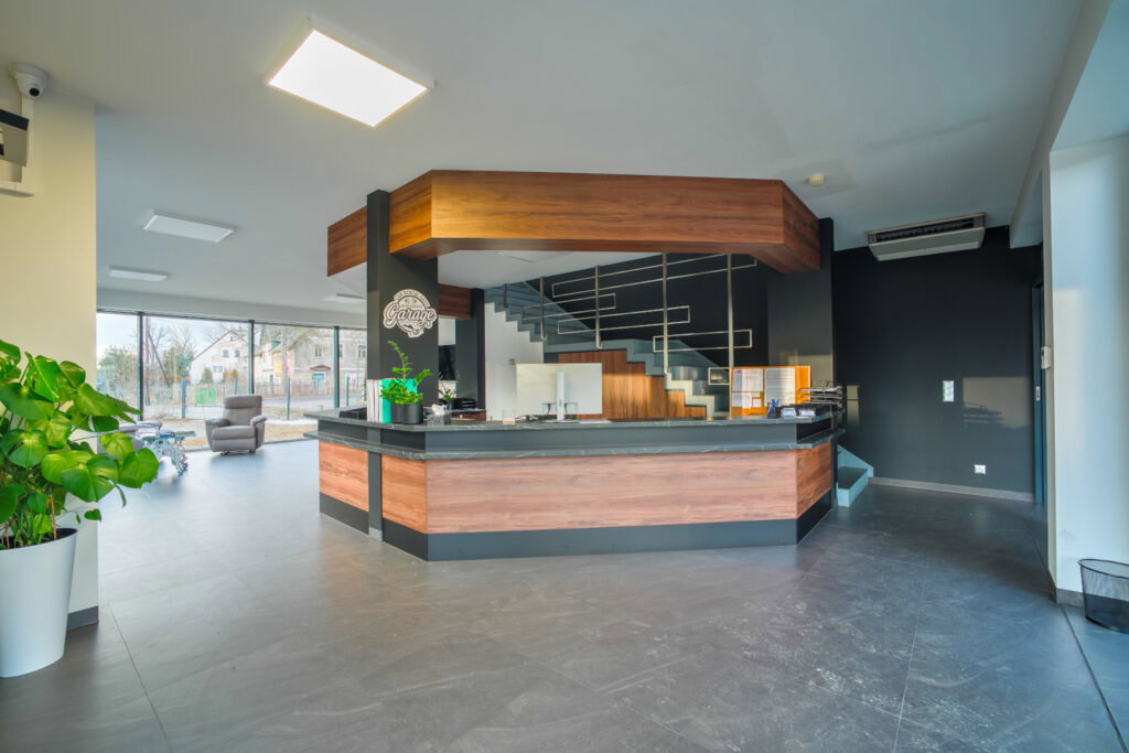 Duży lokal na Wrocławskiej pod salon samochodowy! - zdjęcie 4