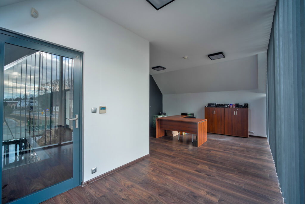Duży lokal na Wrocławskiej pod salon samochodowy! - zdjęcie 7