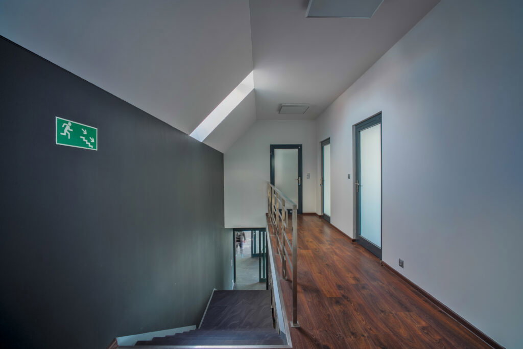 Duży lokal na Wrocławskiej pod salon samochodowy! - zdjęcie 6