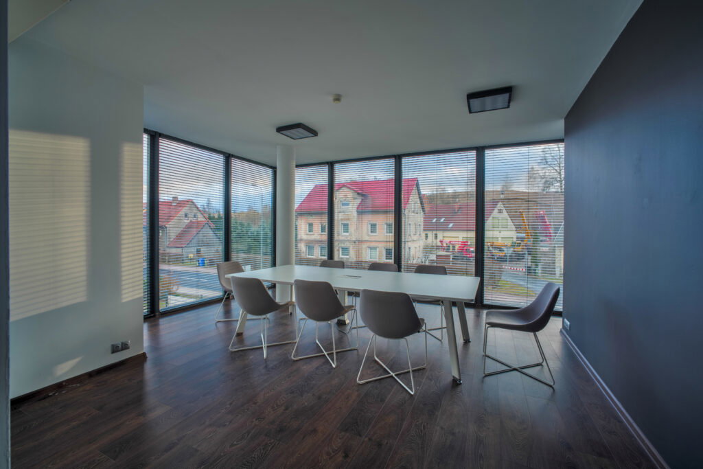 Duży lokal na Wrocławskiej pod salon samochodowy! - zdjęcie 1