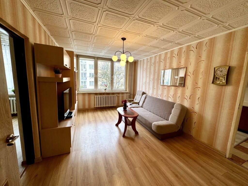 1 piętro - 2 pokoje - os. Sikornik - zdjęcie 1